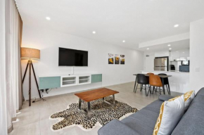 Modern 2Beds 2Baths APT at Sherwood with PAKING